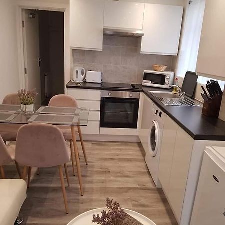 2 Bedroom Serviced Apartment London Exteriör bild