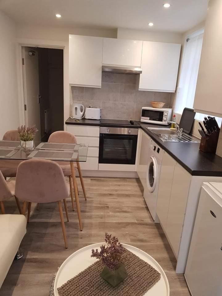2 Bedroom Serviced Apartment London Exteriör bild